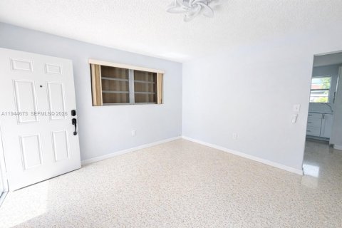 Villa ou maison à louer à Sweetwater, Floride: 3 chambres, 158.03 m2 № 2001122 - photo 3