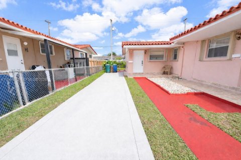 House in Sweetwater, Florida 3 bedrooms, 158.03 sq.m. № 2001122