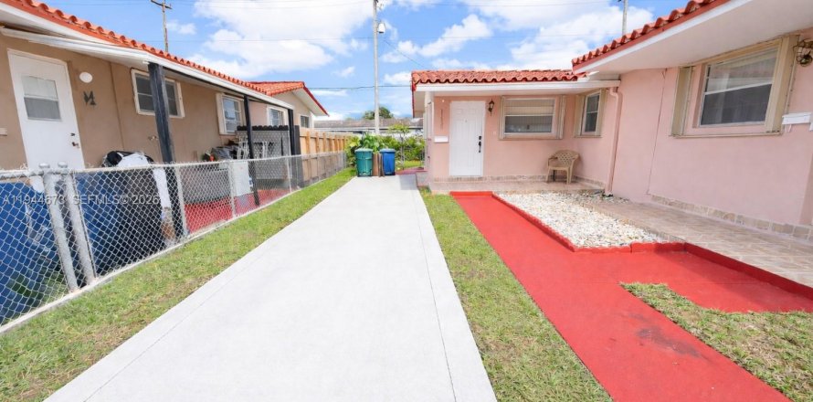 Villa ou maison à Sweetwater, Floride 3 chambres, 158.03 m2 № 2001122