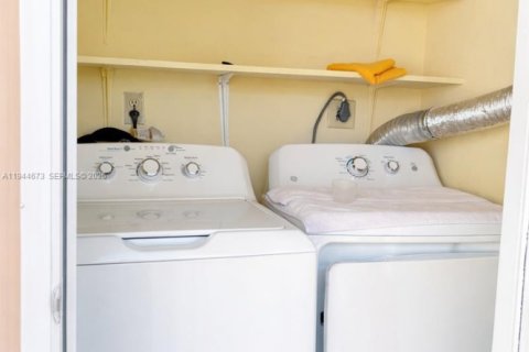 Villa ou maison à louer à Sweetwater, Floride: 3 chambres, 158.03 m2 № 2001122 - photo 10