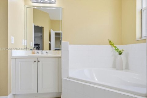 Купить таунхаус в Майами, Флорида 3 спальни, 165.74м2, № 2034190 - фото 22