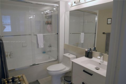 Купить кондоминиум в Майами, Флорида 3 спальни, 136.57м2, № 1981659 - фото 15