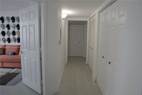 Купить кондоминиум в Майами, Флорида 3 спальни, 136.57м2, № 1981659 - фото 20