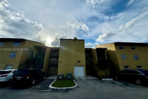 Снять в аренду кондоминиум в Майами, Флорида 3 спальни, 108.7м2, № 1987903 - фото 11