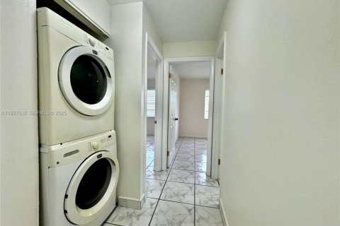 Снять в аренду кондоминиум в Майами, Флорида 3 спальни, 108.7м2, № 1987903 - фото 4