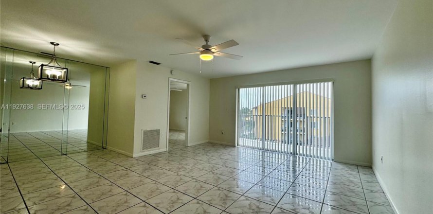 Кондоминиум с 3 спальнями в Майами, Флорида № 1987903