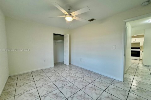 Снять в аренду кондоминиум в Майами, Флорида 3 спальни, 108.7м2, № 1987903 - фото 7