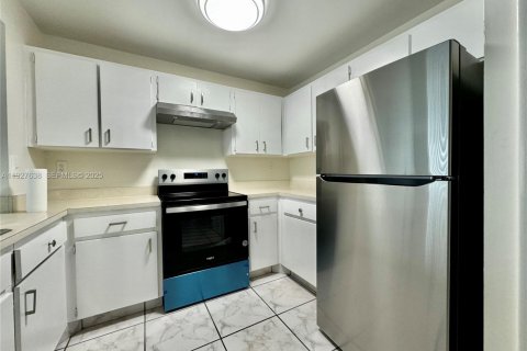 Снять в аренду кондоминиум в Майами, Флорида 3 спальни, 108.7м2, № 1987903 - фото 3