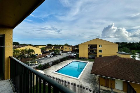 Снять в аренду кондоминиум в Майами, Флорида 3 спальни, 108.7м2, № 1987903 - фото 10