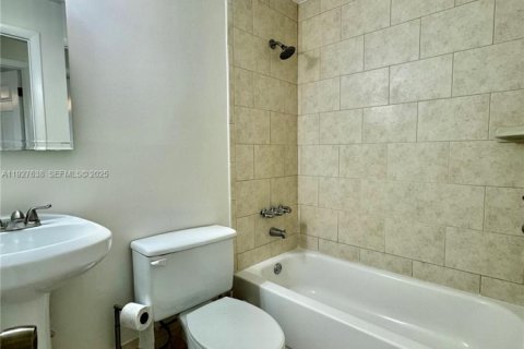 Снять в аренду кондоминиум в Майами, Флорида 3 спальни, 108.7м2, № 1987903 - фото 6