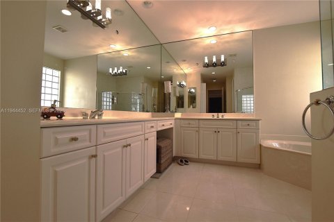 Casa en venta en Boynton Beach, Florida, 3 dormitorios, 211.26 m2 № 2001943 - foto 30