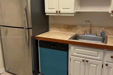 Copropriété à louer à Miami, Floride: 2 chambres, 88.72 m2 № 2046617 - photo 2