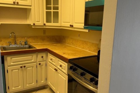 Copropriété à louer à Miami, Floride: 2 chambres, 88.72 m2 № 2046617 - photo 4