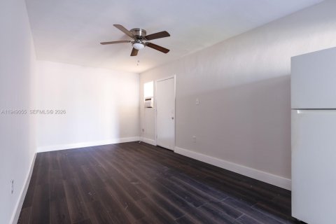 Снять в аренду квартиру в Хомстед, Флорида 2 спальни, 998.61м2, № 2004860 - фото 4
