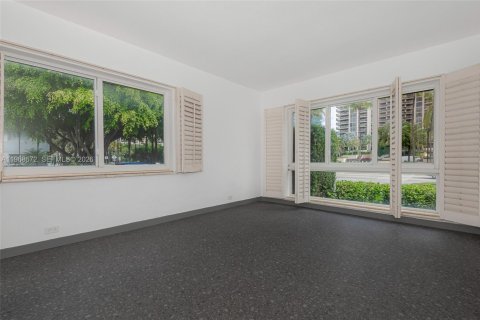 Condominio en alquiler en Bal Harbour, Florida, 2 dormitorios, 66.89 m2 № 2031706 - foto 5
