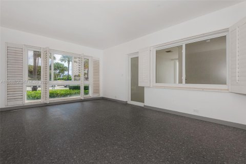 Condominio en alquiler en Bal Harbour, Florida, 2 dormitorios, 66.89 m2 № 2031706 - foto 2