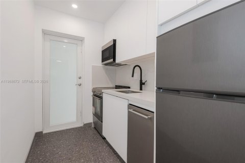 Condominio en alquiler en Bal Harbour, Florida, 2 dormitorios, 66.89 m2 № 2031706 - foto 3