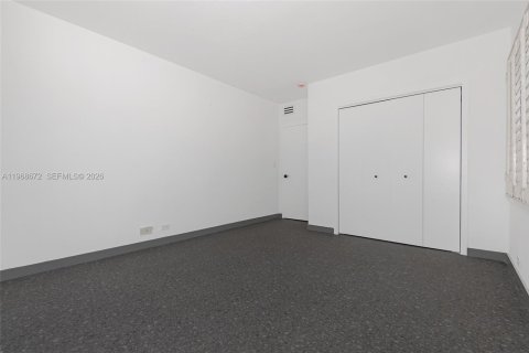 Condominio en alquiler en Bal Harbour, Florida, 2 dormitorios, 66.89 m2 № 2031706 - foto 6