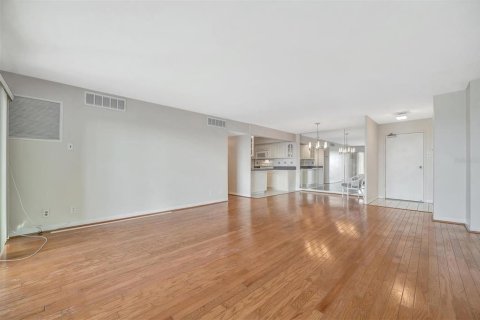 Condo in Treasure Island, Florida, 2 bedrooms  № 1740605 - photo 16