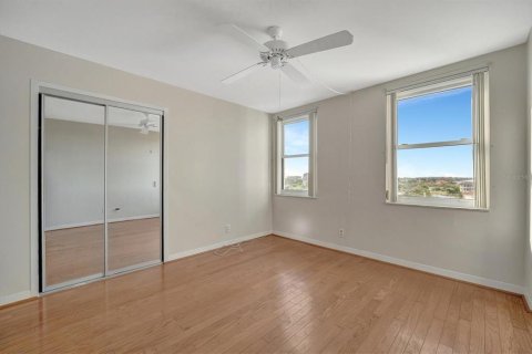 Condo in Treasure Island, Florida, 2 bedrooms  № 1740605 - photo 26
