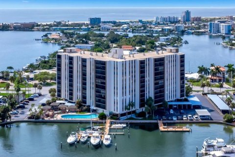 Condo in Treasure Island, Florida, 2 bedrooms  № 1740605 - photo 1