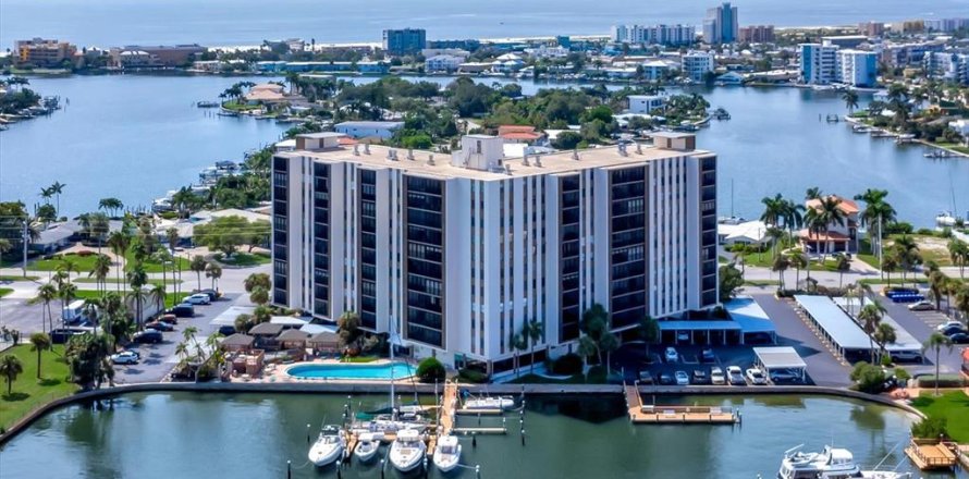 Condo in Treasure Island, Florida, 2 bedrooms  № 1740605