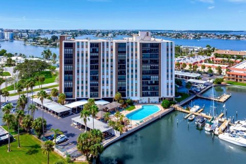 Condo in Treasure Island, Florida, 2 bedrooms  № 1740605 - photo 2