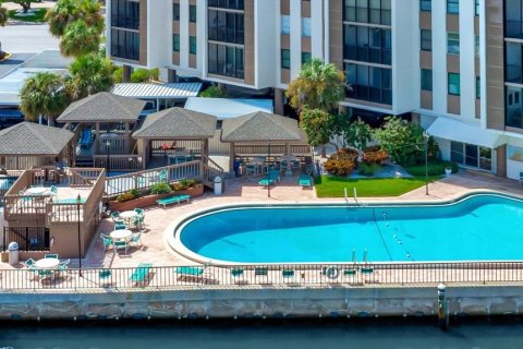 Condo in Treasure Island, Florida, 2 bedrooms  № 1740605 - photo 3