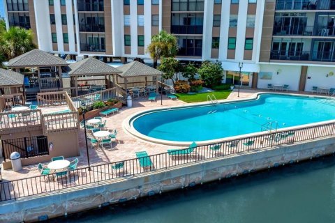 Condo in Treasure Island, Florida, 2 bedrooms  № 1740605 - photo 4