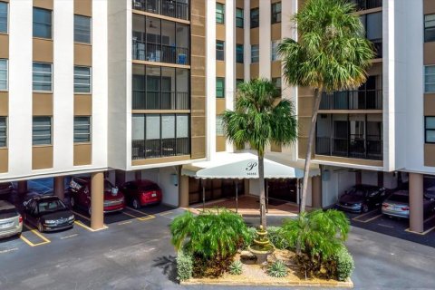 Condo in Treasure Island, Florida, 2 bedrooms  № 1740605 - photo 5