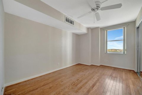 Condo in Treasure Island, Florida, 2 bedrooms  № 1740605 - photo 23