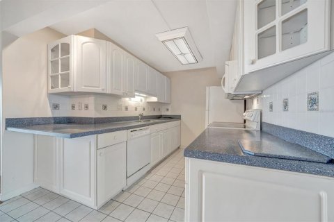 Condo in Treasure Island, Florida, 2 bedrooms  № 1740605 - photo 19