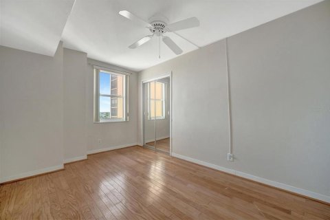 Condo in Treasure Island, Florida, 2 bedrooms  № 1740605 - photo 24