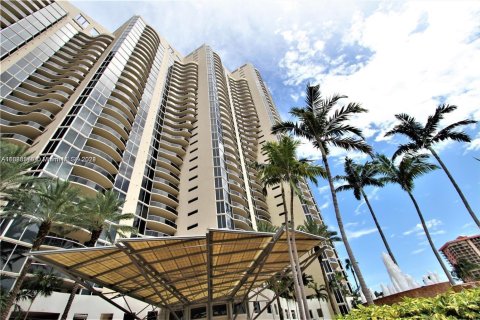 Copropriété à louer à Sunny Isles Beach, Floride: 2 chambres, 147.71 m2 № 2077202 - photo 1