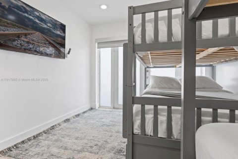 House in Pembroke Pines, Florida 4 bedrooms, 138.61 sq.m. № 1972527 - photo 13