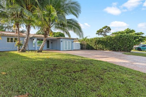 House in Pembroke Pines, Florida 4 bedrooms, 138.61 sq.m. № 1972527 - photo 4