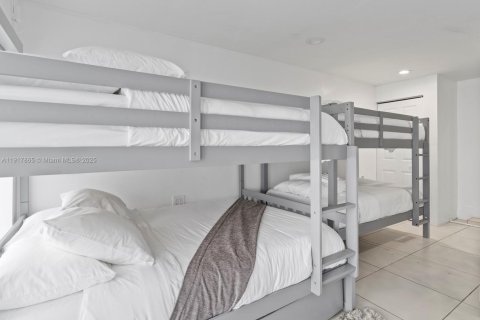 House in Pembroke Pines, Florida 4 bedrooms, 138.61 sq.m. № 1972527 - photo 19