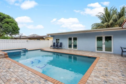 House in Pembroke Pines, Florida 4 bedrooms, 138.61 sq.m. № 1972527 - photo 20