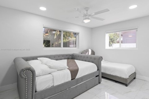 House in Pembroke Pines, Florida 4 bedrooms, 138.61 sq.m. № 1972527 - photo 11