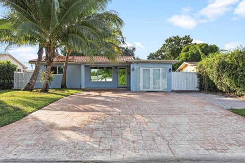 House in Pembroke Pines, Florida 4 bedrooms, 138.61 sq.m. № 1972527 - photo 3