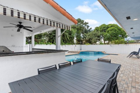 House in Pembroke Pines, Florida 4 bedrooms, 138.61 sq.m. № 1972527 - photo 23