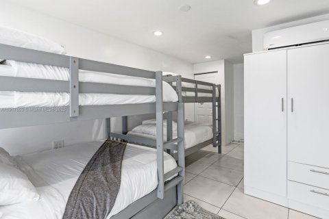 House in Pembroke Pines, Florida 4 bedrooms, 138.61 sq.m. № 1972527 - photo 18