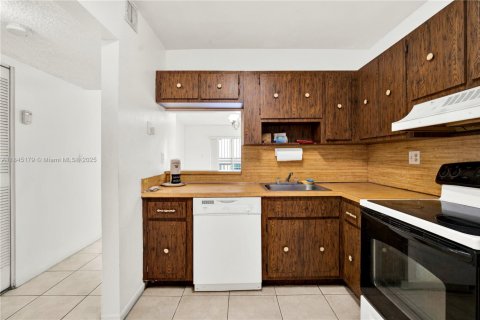 Condominio en venta en North Miami Beach, Florida, 1 dormitorio, 86.4 m2 № 1840942 - foto 15