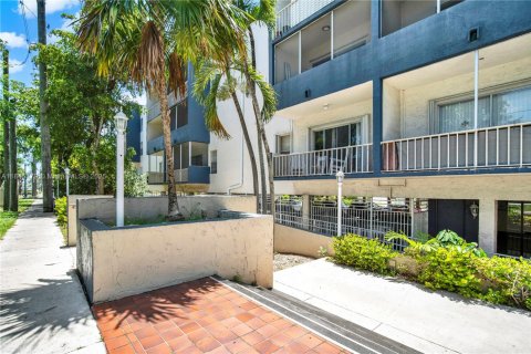 Condominio en venta en North Miami Beach, Florida, 1 dormitorio, 86.4 m2 № 1840942 - foto 5