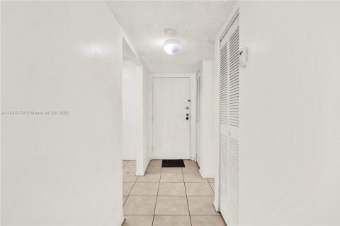 Condominio en venta en North Miami Beach, Florida, 1 dormitorio, 86.4 m2 № 1840942 - foto 7