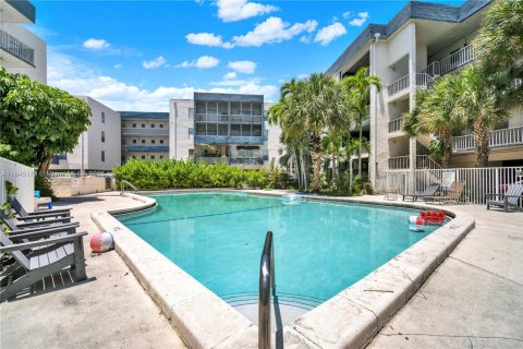 Condominio en venta en North Miami Beach, Florida, 1 dormitorio, 86.4 m2 № 1840942 - foto 1