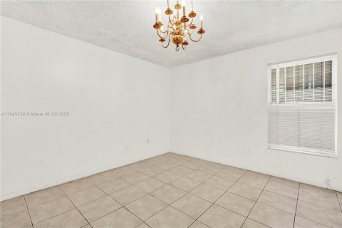 Condominio en venta en North Miami Beach, Florida, 1 dormitorio, 86.4 m2 № 1840942 - foto 16