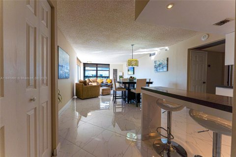 Condo in Aventura, Florida, 2 bedrooms  № 1844187 - photo 15