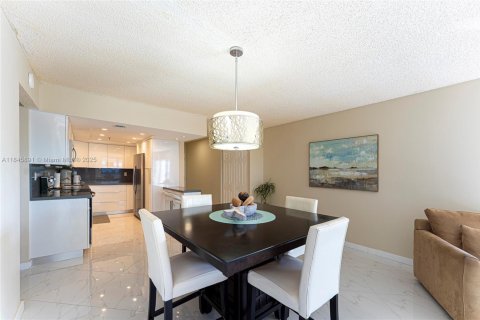 Condo in Aventura, Florida, 2 bedrooms  № 1844187 - photo 7