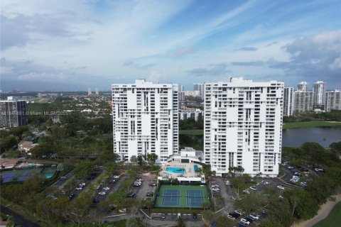 Condo in Aventura, Florida, 2 bedrooms  № 1844187 - photo 1